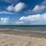 In Near The Pier Apartment *