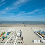 In Near The Pier Apartment