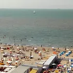 In Near The Pier Apartment *