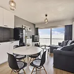 In Near The Pier Apartment *